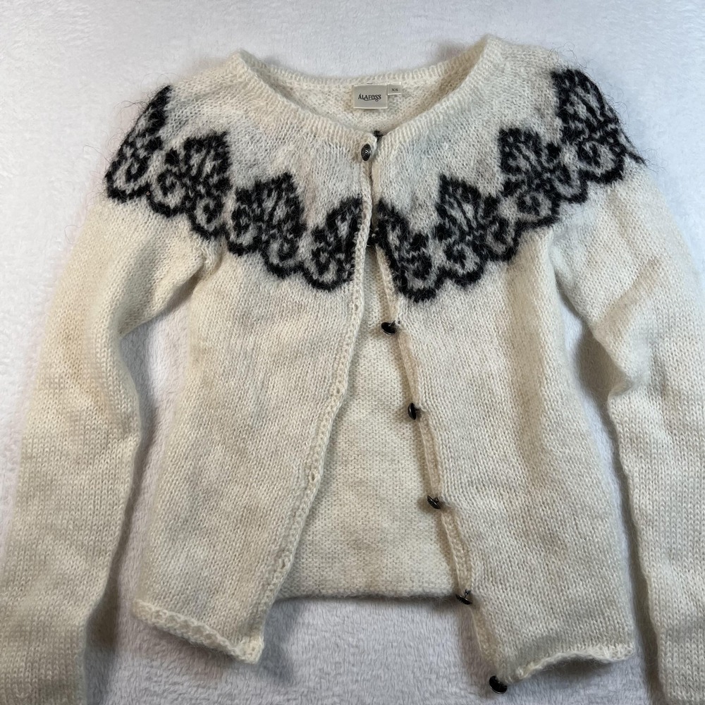 Álafoss Cardigan Sweater Womens XS White Icelandic Wool Floral Yoke Button Front